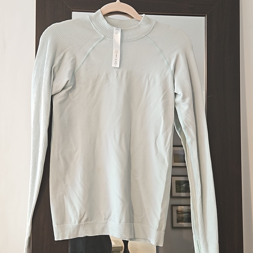 LULULEMON  top